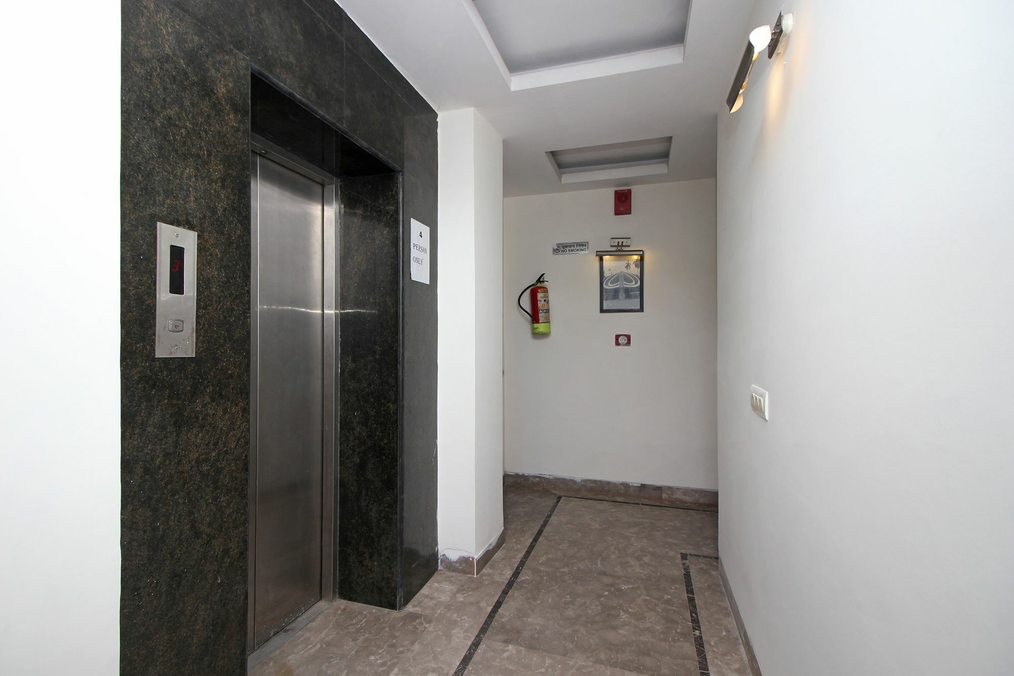 Oyo 9030 Hotel Delhi Airport Plaza Yeni Delhi Dış mekan fotoğraf