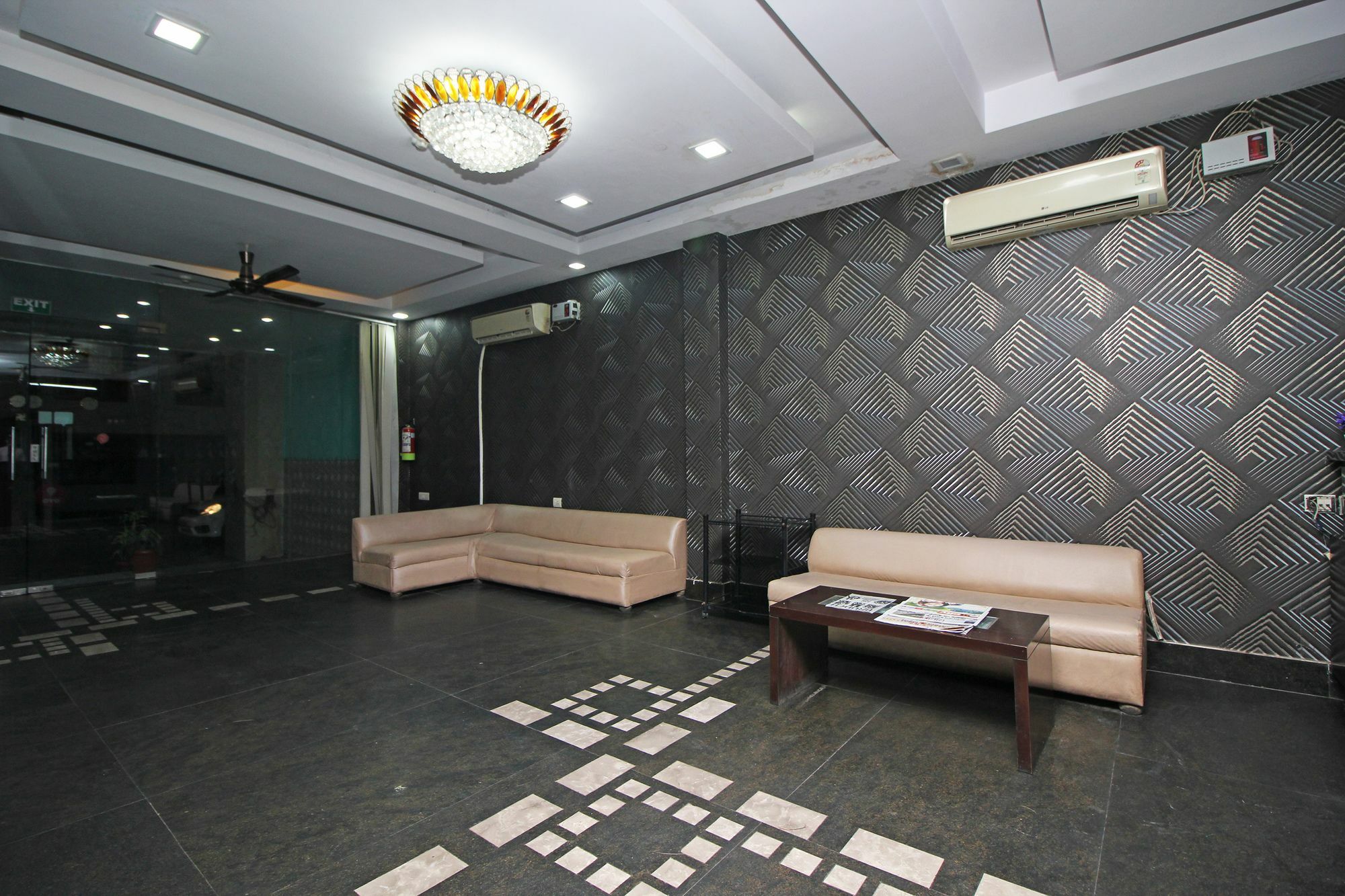 Oyo 9030 Hotel Delhi Airport Plaza Yeni Delhi Dış mekan fotoğraf