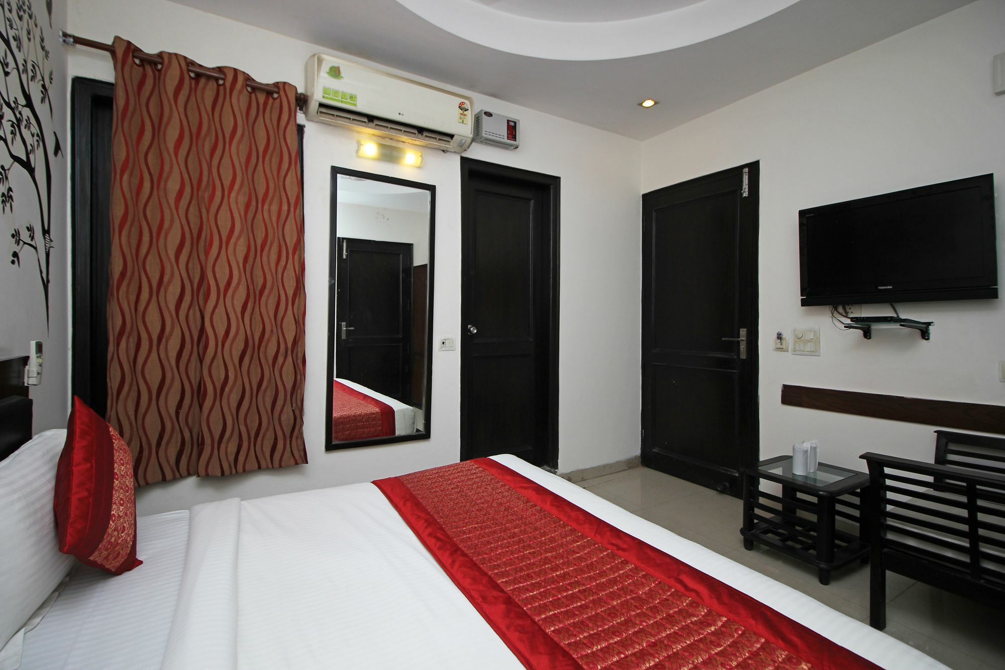 Oyo 9030 Hotel Delhi Airport Plaza Yeni Delhi Dış mekan fotoğraf