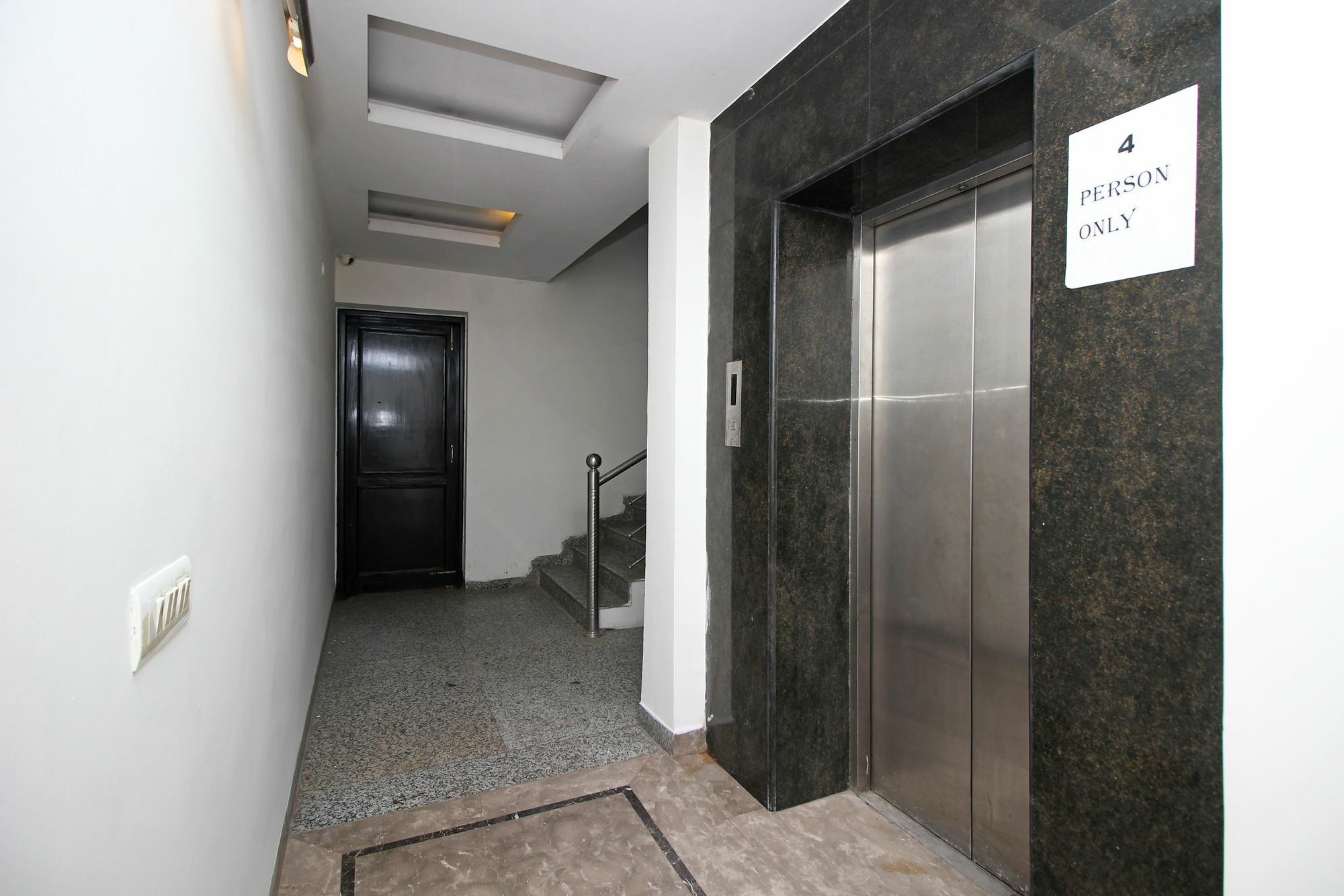 Oyo 9030 Hotel Delhi Airport Plaza Yeni Delhi Dış mekan fotoğraf